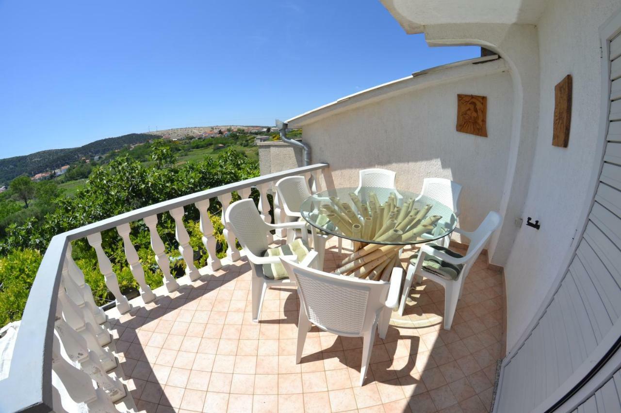 Villa Ester Lopar Exterior photo
